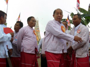 The two Mon ministers, Min Nwe Soe and Nai Lawi Oung at the Opening Ceremony for Crowning at Kyaik Zel Pagoda in Kamarwat village on April 17th,in Mudon Township on April 17th. ( Photo: IMNA )