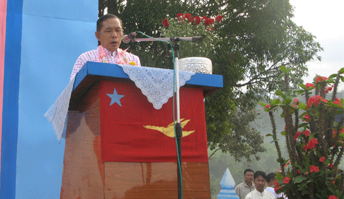 NMSP chairman, Nai Htaw Mon, speaking during Mon National Day in 2010 ( Photo: IMNA )
