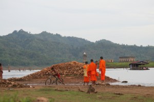 Mon Buddhist Monks and Boys are playing at the sight of the Three Pagodas Pass Former Three Pagodas Pass ( Photo:IMNA)