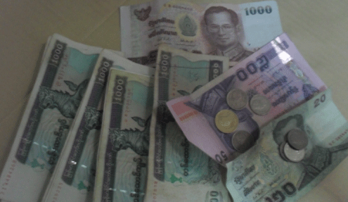 Thai and Burmese currency ( Photo:IMNA )