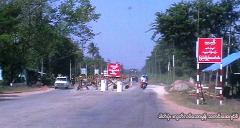 A military check-point before the entrance of Moulmein (Mawlamyaing), the capital of Mon State