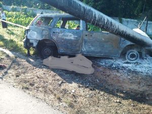 Car left burnt out after hitting electricity pole in Mon State (Photo: Internet) 