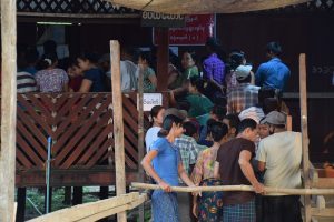 locals are lining up at a polling station in Chaungzon Township (Photo: MNA)