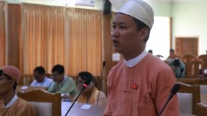 MP U Aung Kyaw Thu addressing  the Mon State Hluttaw at Thursday’s meeting (Photo: MNA)